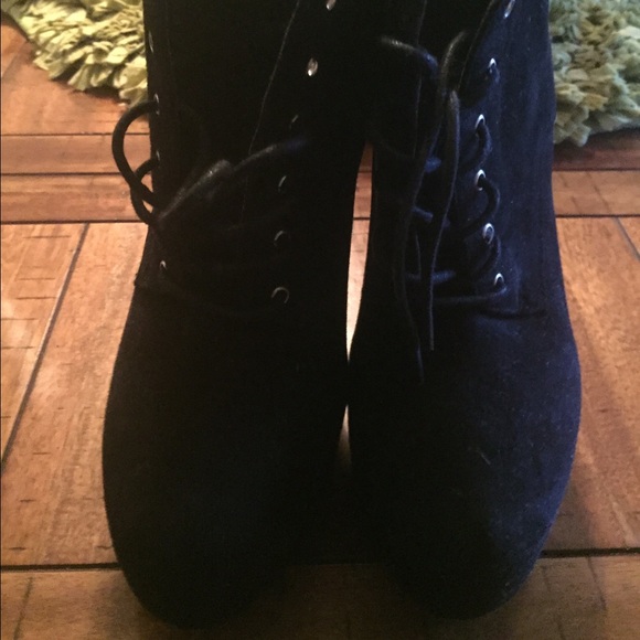 2 1/2 inch ankle boot - Picture 2 of 3