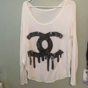 Loose sweater with Chanel logo