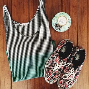 HP 🎉 Gap Green Striped Ombré Tank