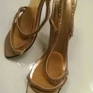 Dressy gold sandal
