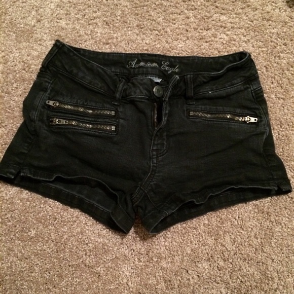 American Eagle shortie in black denim