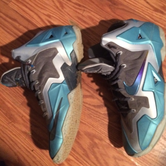 Lebrons 10 - Picture 3 of 3