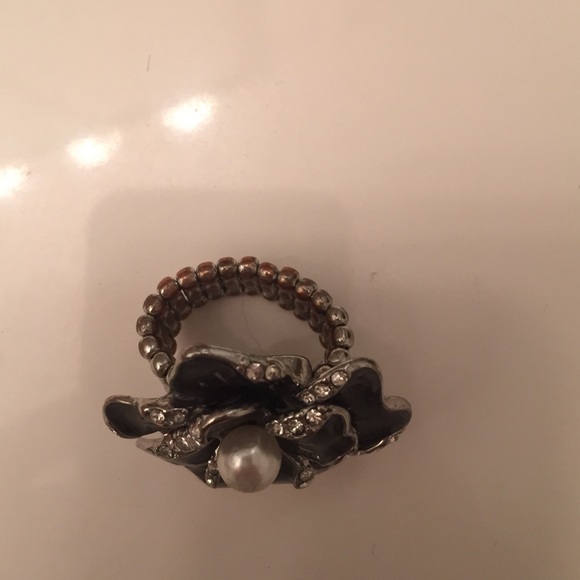 Flower ring - Picture 2 of 2