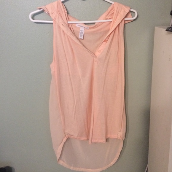 Peach collared high-low tank top