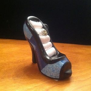 Cute shoe ring holder with fashion ring!