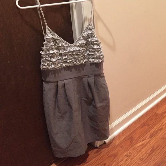 Gray and white dress with ruffle top - Picture 4 of 4