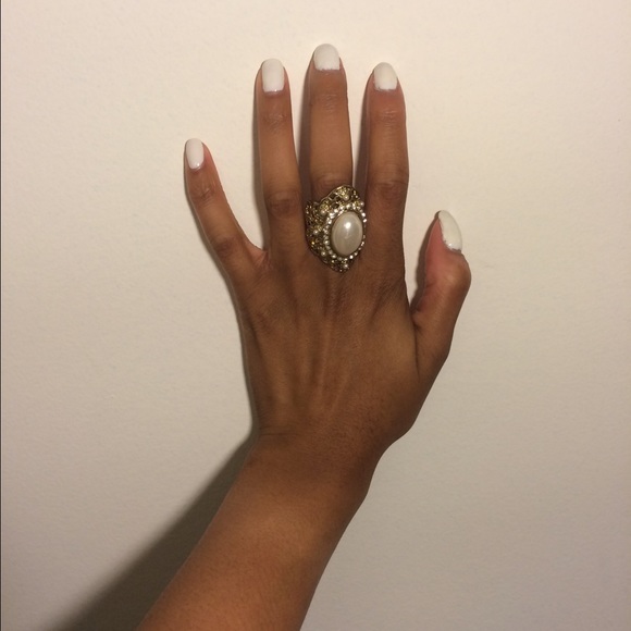 Gold and pearl ring