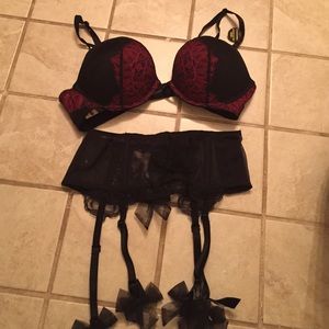 Vs bombshell plus garter belt set