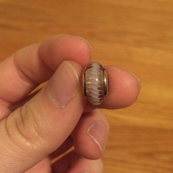 Discontinued Pink glass Pandora charm - Picture 2 of 2