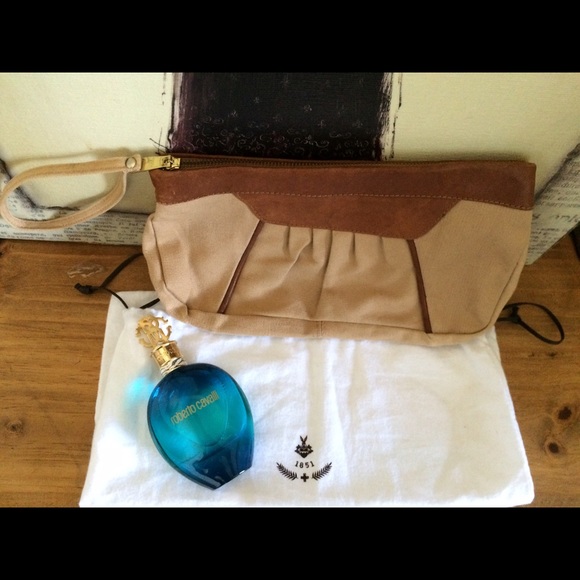Elegant summer clutch