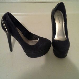Sz 71/2  black pump 7 inch heel