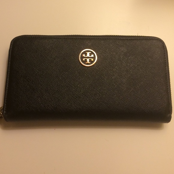 Black Tory Burch Robinson Wallet