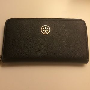 Black Tory Burch Robinson Wallet