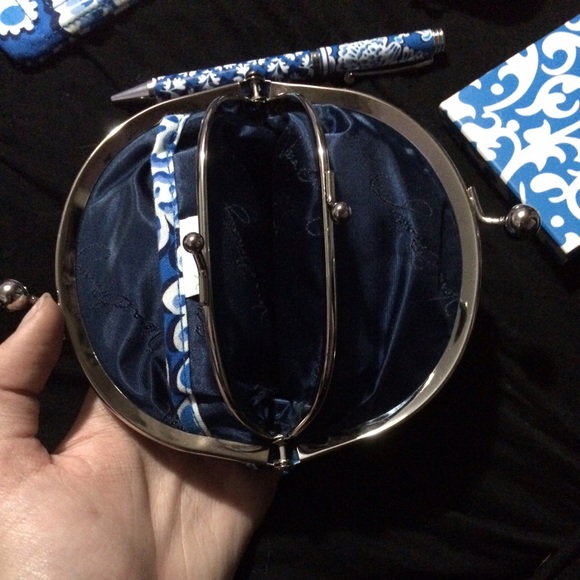 Vera Bradley crossover bag set! - Picture 3 of 4