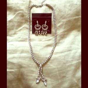 NWOT. Necklace and earring set