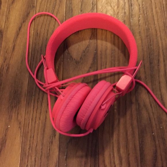 Cute pink headphones!