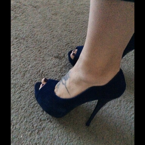 Heels - Picture 2 of 4