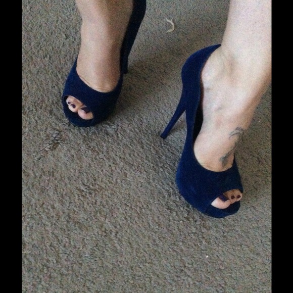Heels - Picture 4 of 4