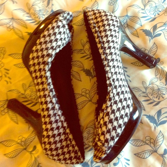 Retro Houndstooth Open-Toe Platform Heels