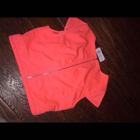 Crop top - Picture 2 of 2