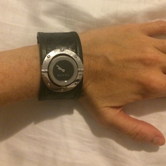 Gucci "Twirl" Black Watch