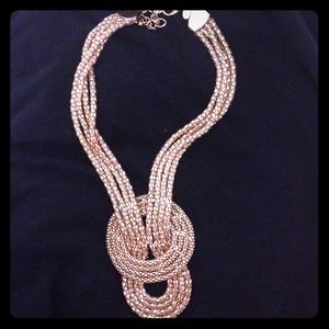 Gold statement necklace 💄👠💗