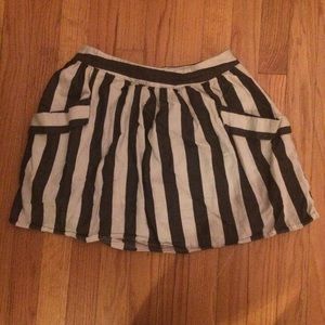 Grey and white striped skirt with pockets