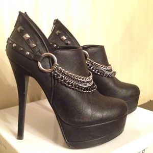 Bakers booty heels. OFFERS ACCEPTED