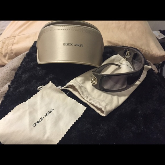 Unisex Giorgio Armani Sunglasses!! 😎