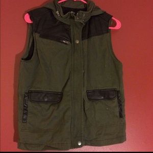 BDG Vest   reserved