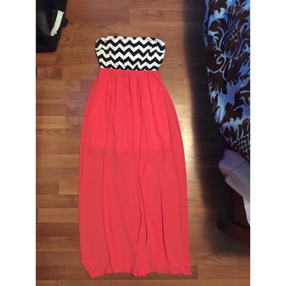 SALE 💐Maxi Dress With A Back Cutout💐