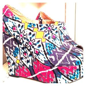 Steve Madden, graphic print, peep toe wedges.