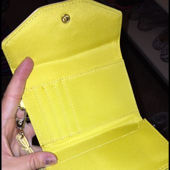 Yellow wallet - Picture 2 of 2
