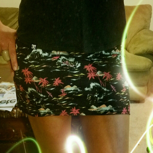 Summer clearence!  Hurley mini skirt