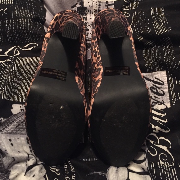 Heels - Picture 3 of 3