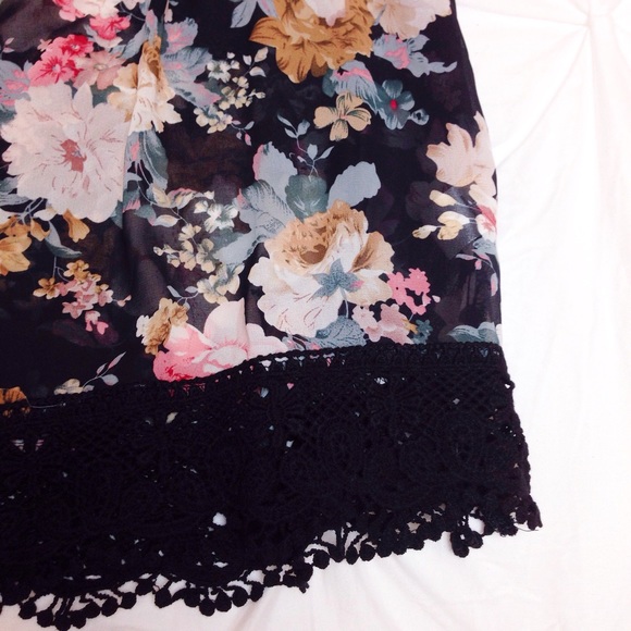 Nasty Gal Floral black lace top - Picture 3 of 4