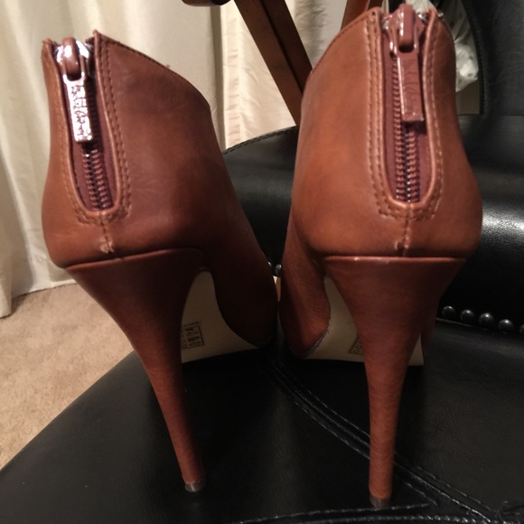 💥SOLD💥Michael Antonio High Heel Bootie - Picture 3 of 4