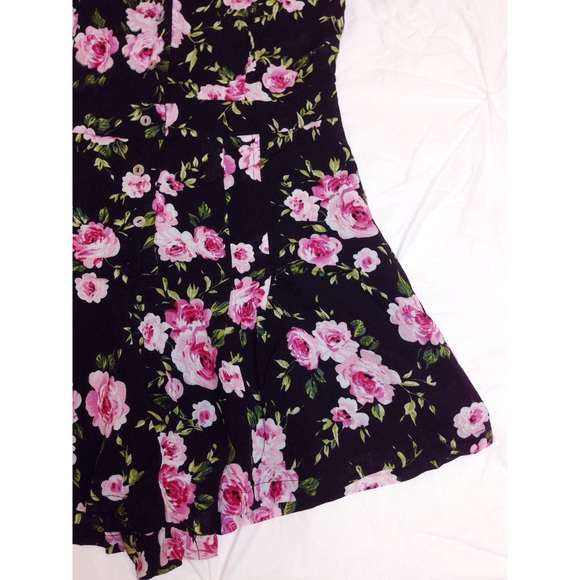 Black and pink floral romper - Picture 3 of 4