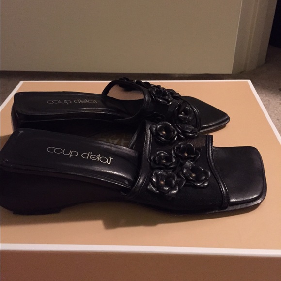 Black Coup de tat sandals
