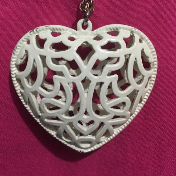 Forever 21 heart necklace