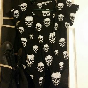 Skull all over top