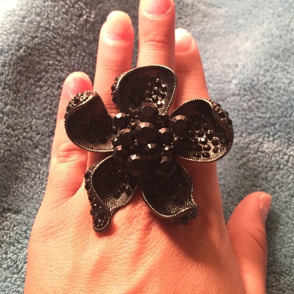 Black, flower ring.