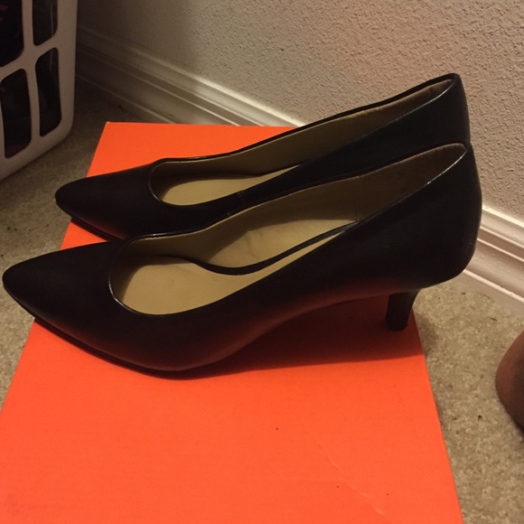 Black heels size 6 - Picture 2 of 3