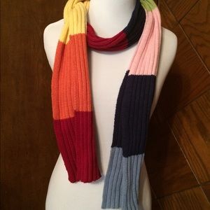 Color-blocked sweater scarf
