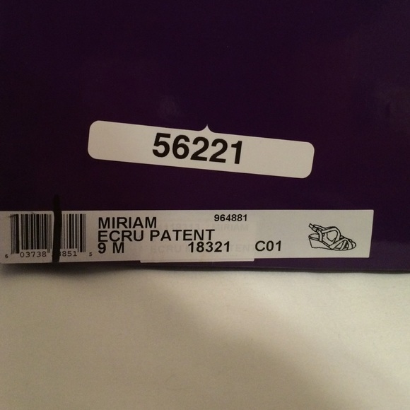 Vaneli tan wedges - Picture 4 of 4