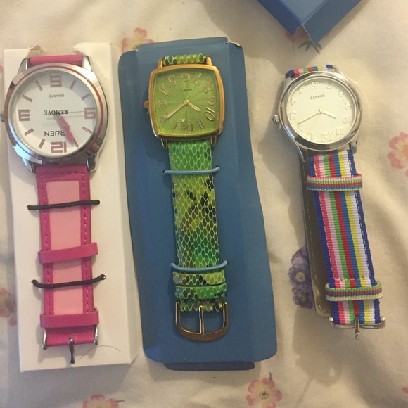 Bundle* 2 watches - Picture 1 of 4