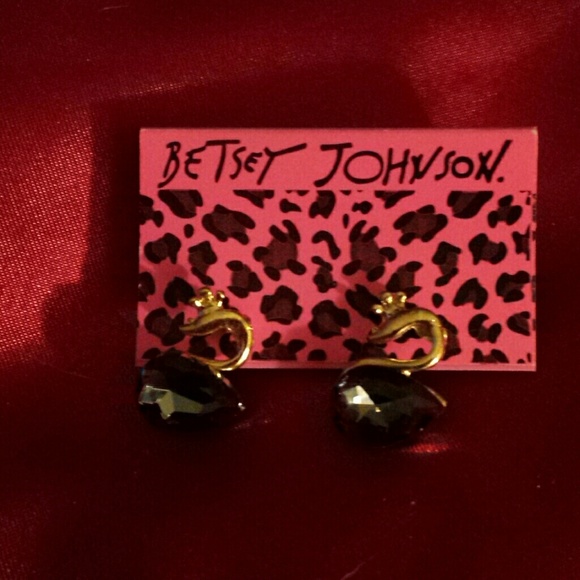 💗💖NWT BETSEY JOHNSON SWAN EARINGS (PRICE FIRM/NO OFFERS)