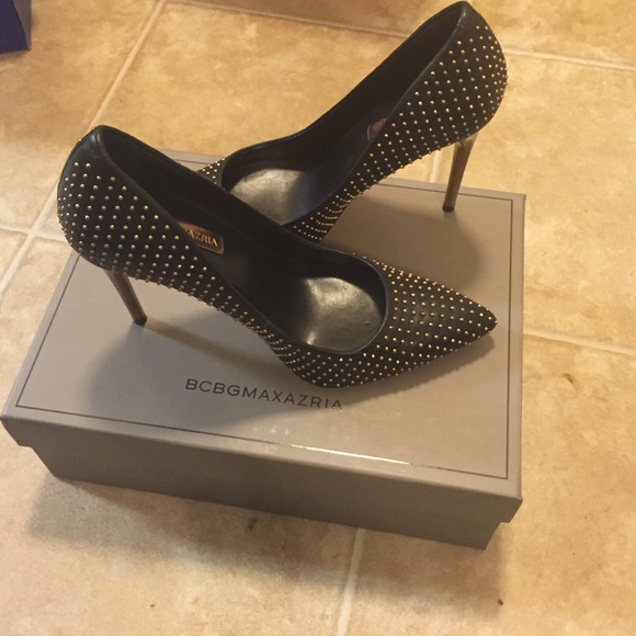 Black and gold pumps