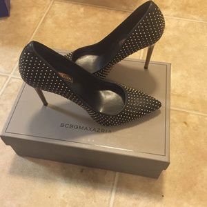 Black and gold pumps