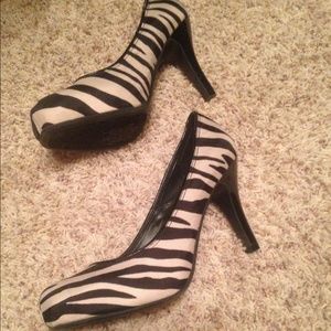 Hot kiss zebra print heels